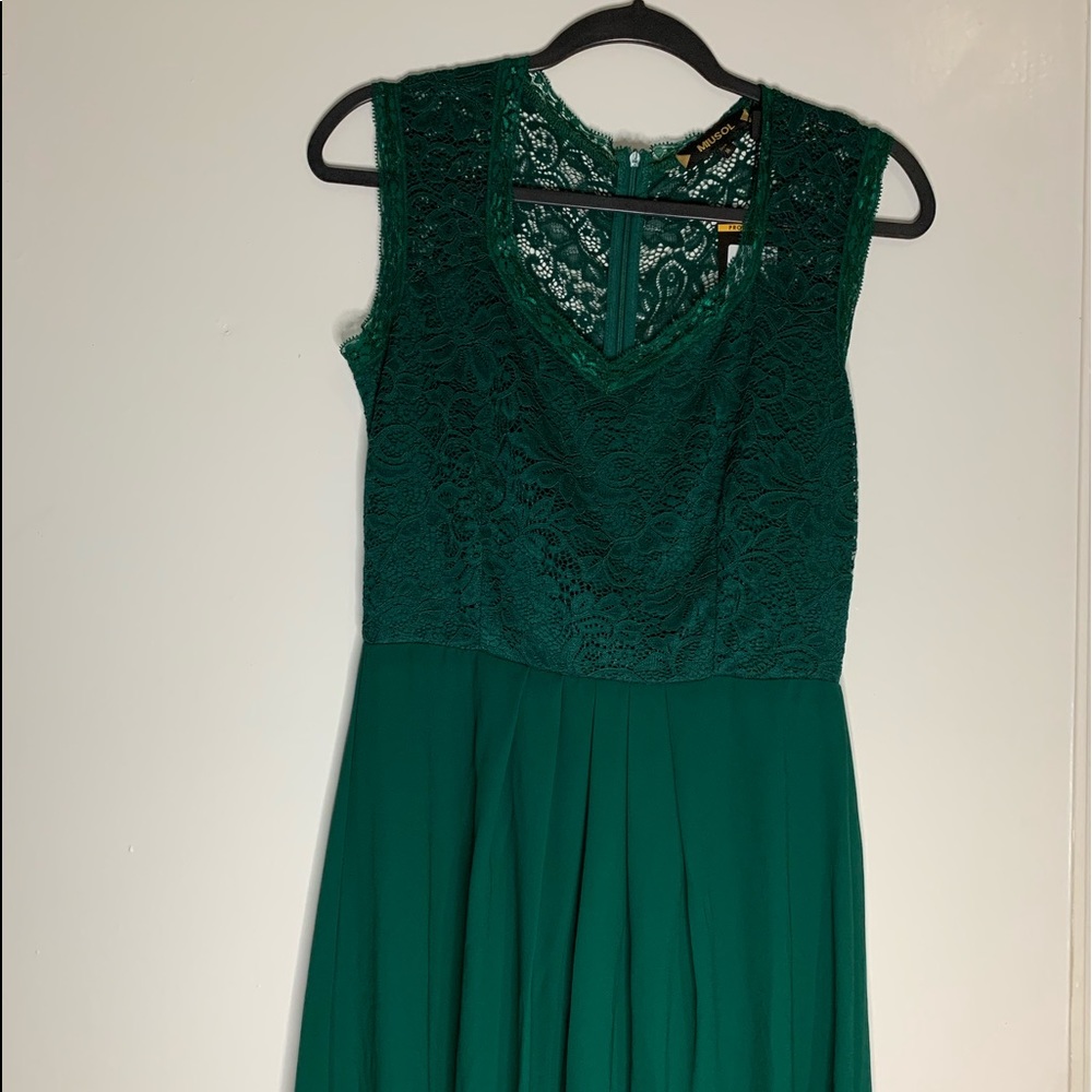 Formal dress - Picture 1 of 7